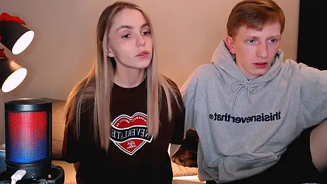 juliaanddima online show from December 14, 2025, 10:36 pm