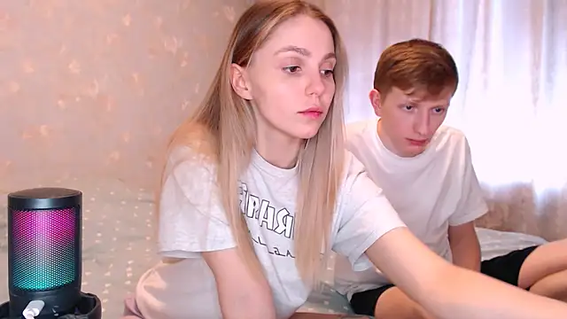 juliaanddima online show from February 26, 2026, 11:31 am