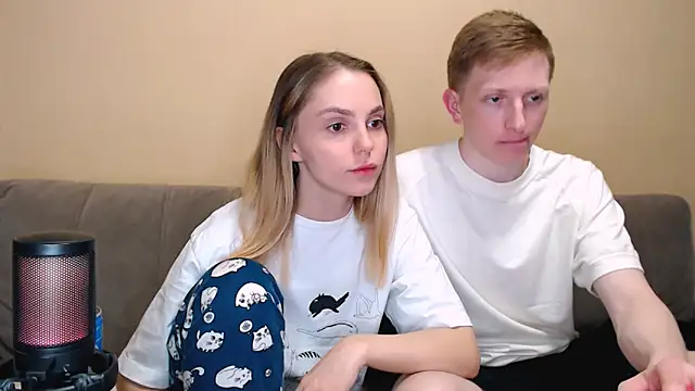 juliaanddima online show from May 10, 2026, 10:26 pm
