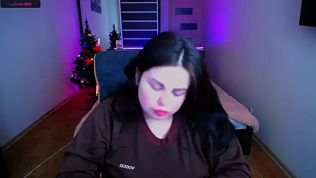 Emily Mo online show from December 12, 2024, 6:57 am