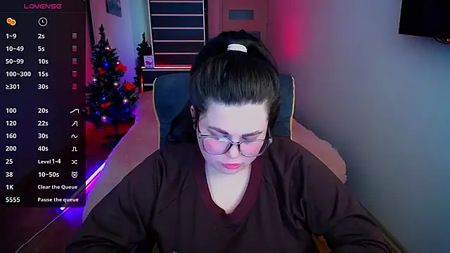 Emily Mo online show from December 13, 2024, 9:46 am