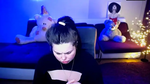 Emily Mo online show from December 22, 2024, 1:00 pm