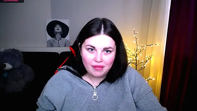 Emily Mo online show from February 25, 2025, 12:45 pm
