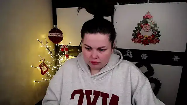 Emily Mo online show from December 2, 2025, 6:52 am