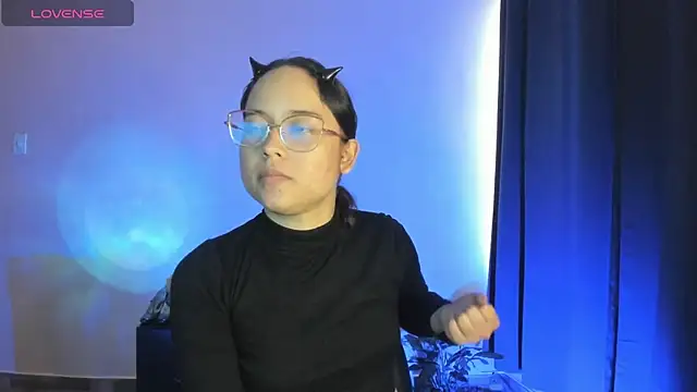 shantalc3rezo online show from November 12, 2025, 8:19 pm