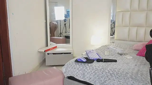 Anais aradia online show from March 18, 2025, 7:41 am