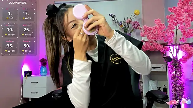 mia thompsonn  online show from October 8, 2025, 2:36 pm