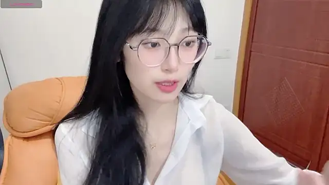 4uoki online show from September 28, 2025, 2:22 pm