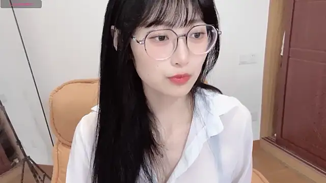 4uoki online show from October 18, 2025, 5:35 pm