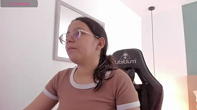 lucy blue28 online show from April 7, 2026, 12:49 pm