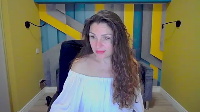 EllaLong online show from December 3, 2024, 3:33 pm