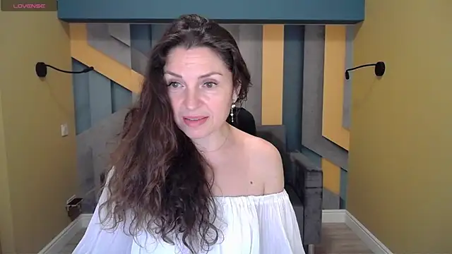 EllaLong online show from December 13, 2024, 3:32 pm