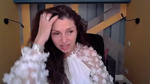 EllaLong online show from September 14, 2025, 11:31 am