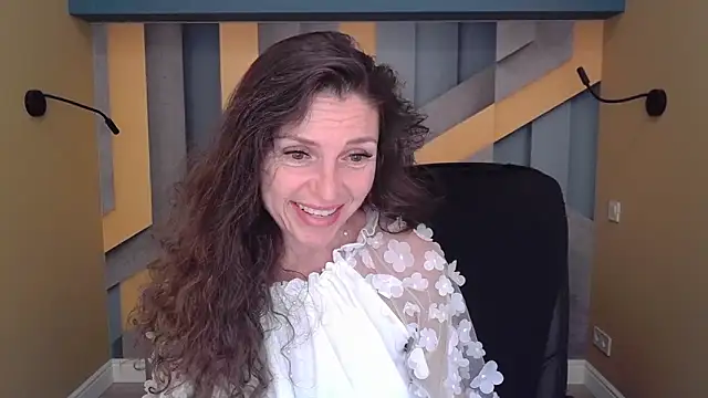 EllaLong online show from September 16, 2025, 11:33 am