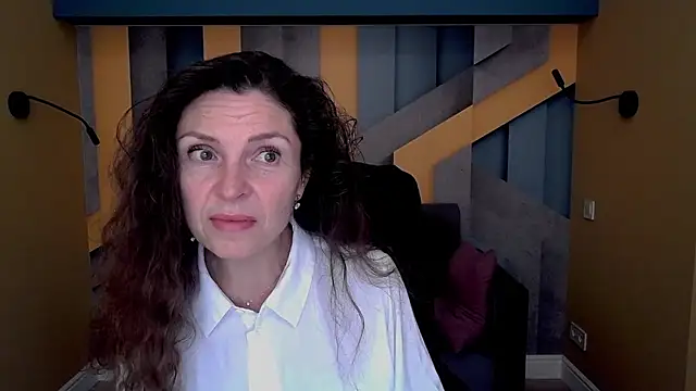 EllaLong online show from October 14, 2025, 11:33 am