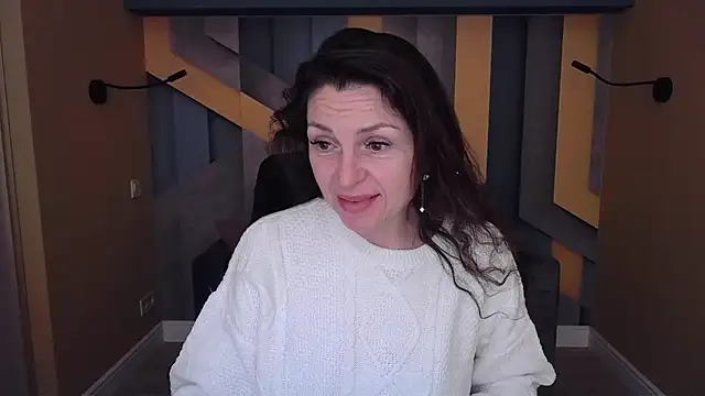 EllaLong online show from January 19, 2026, 12:31 pm