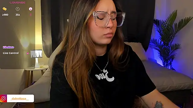 dakottaa  online show from January 5, 2026, 11:41 pm