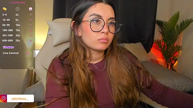 dakottaa  online show from March 26, 2026, 11:43 pm