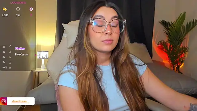 dakottaa  online show from April 4, 2026, 11:35 pm