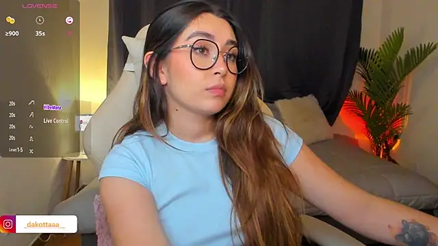 dakottaa  online show from April 21, 2026, 12:01 am