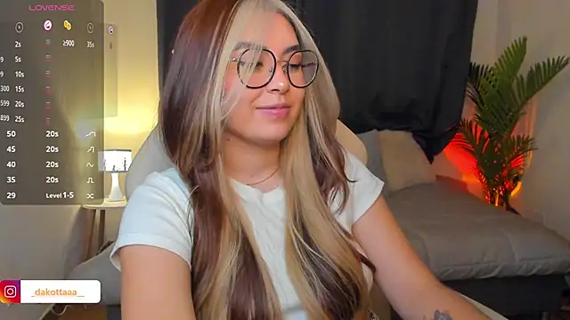 dakottaa  online show from April 22, 2026, 1:30 am