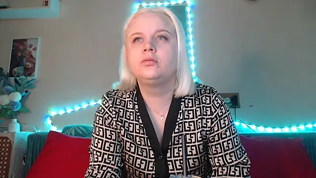 Karolina love  online show from January 25, 2025, 6:13 pm