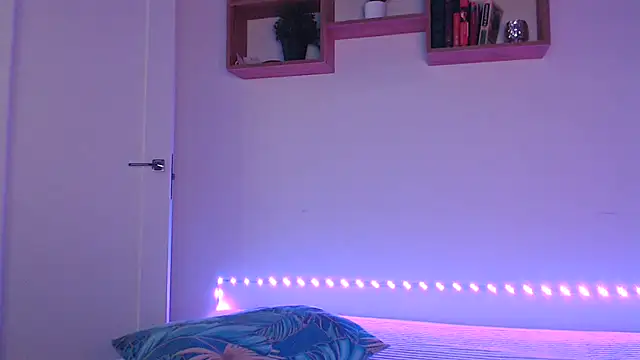 Karolina love  online show from April 8, 2026, 12:43 am