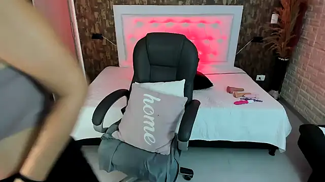 kitty  horny online show from January 18, 2025, 11:21 am