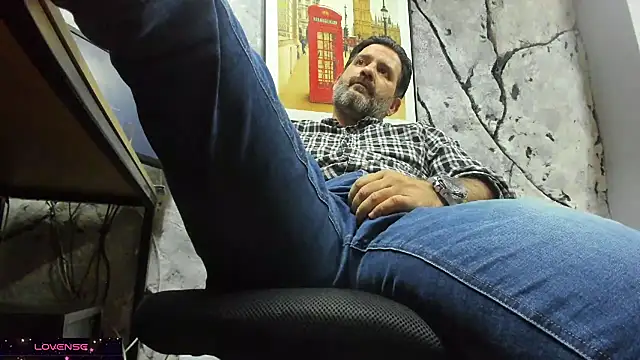 Maxi TheBigDaddy online show from December 3, 2025, 11:58 pm