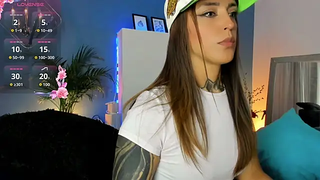 Snapshot of Megan_inked chatting on July 16, 2026, 3:23 am Megan inked online show from July 16, 2026, 3:23 am