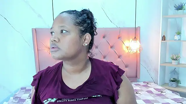 Snapshot of Belle_Brunette chatting on October 4, 2025, 9:35 pm Belle Brunette online show from October 4, 2025, 9:35 pm