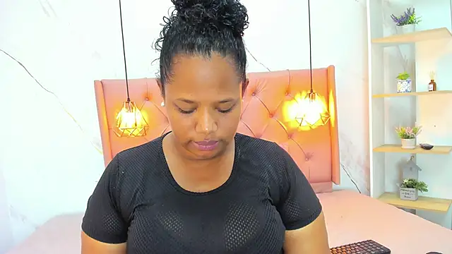 Snapshot of Belle_Brunette chatting on October 18, 2025, 9:26 pm Belle Brunette online show from October 18, 2025, 9:26 pm