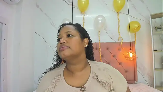Snapshot of Belle_Brunette chatting on April 27, 2026, 12:03 pm Belle Brunette online show from April 27, 2026, 12:03 pm