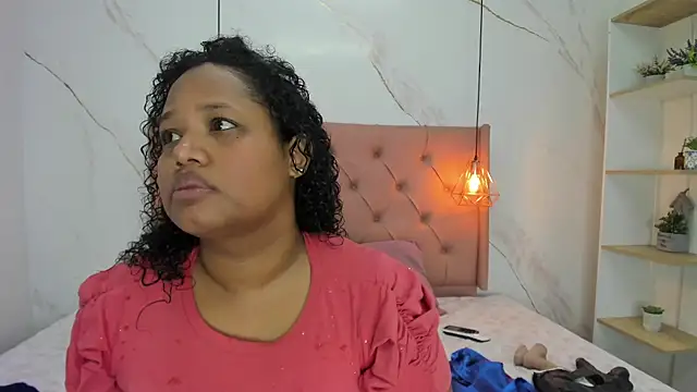 Snapshot of Belle_Brunette chatting on May 12, 2026, 12:02 pm Belle Brunette online show from May 12, 2026, 12:02 pm