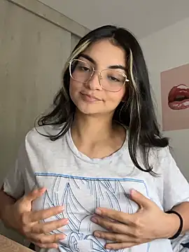 Cat2525 online show from April 5, 2026, 9:01 pm