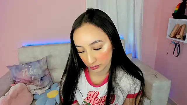 tinysara online show from December 19, 2024, 4:35 pm