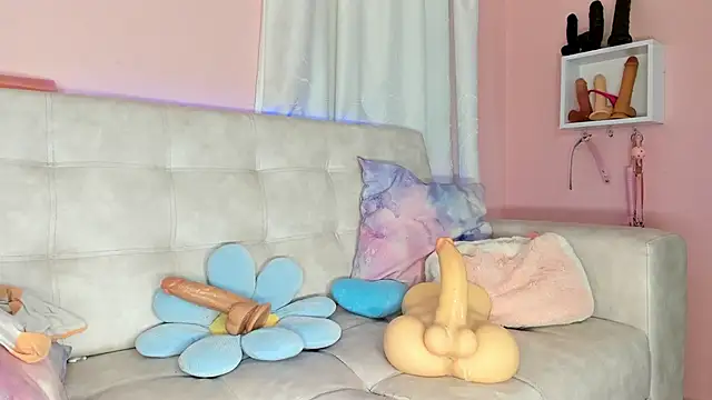 tinysara online show from March 9, 2025, 7:59 pm