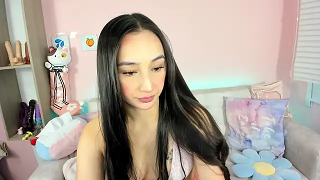 tinysara online show from September 28, 2025, 4:12 pm