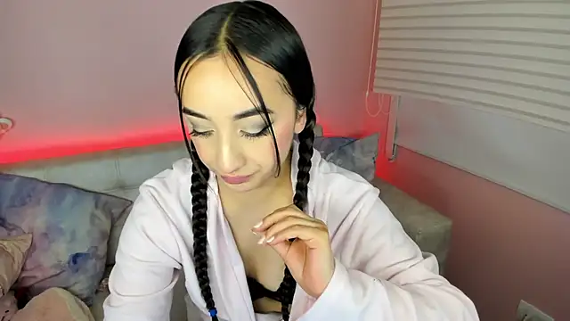 tinysara online show from April 19, 2026, 4:39 pm