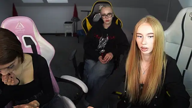 Amelia Blaze online show from October 15, 2025, 10:48 am