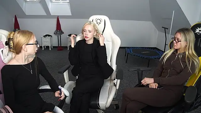 Amelia Blaze online show from October 16, 2025, 10:38 am