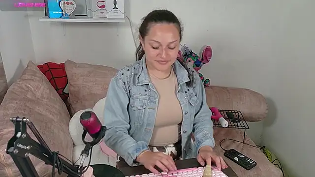 megan doll2 online show from September 14, 2025, 9:47 pm