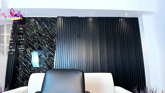 charlottewhitte online show from October 18, 2025, 12:28 pm