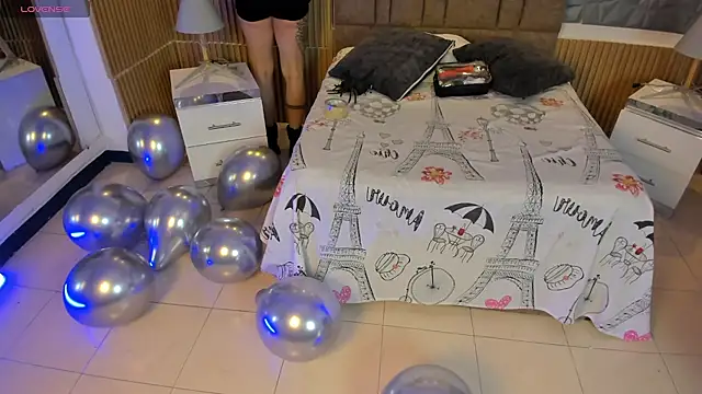 charlottewhitte online show from October 31, 2025, 12:28 pm