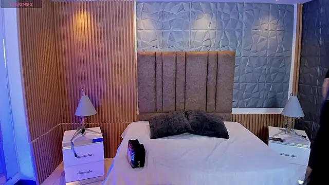 charlottewhitte online show from February 11, 2026, 11:04 am