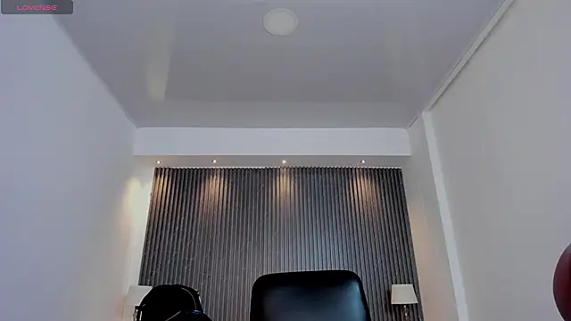 charlottewhitte online show from March 24, 2026, 12:32 pm