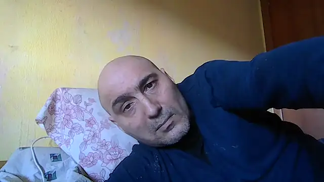 Snapshot of Analove1976 chatting on February 15, 2026, 11:41 am Analove1976 online show from February 15, 2026, 11:41 am