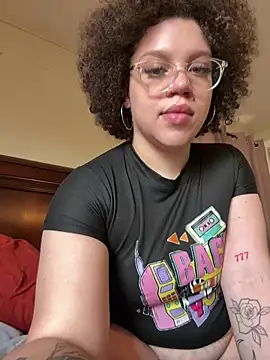 QueenNuttCollector online show from March 25, 2026, 4:02 pm