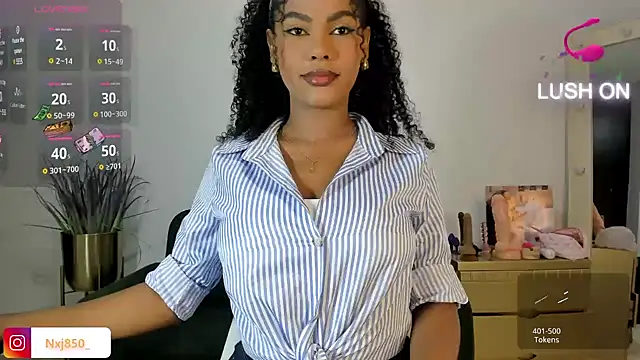 Snapshot of HOTBLACKANDWHITE2 chatting on February 2, 2025, 1:02 am HOTBLACKANDWHITE2 online show from February 2, 2025, 1:02 am