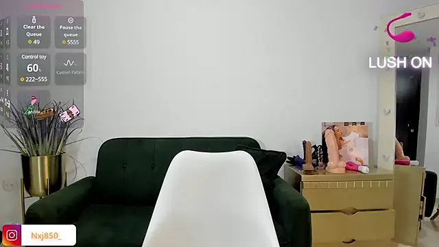 Snapshot of HOTBLACKANDWHITE2 chatting on February 5, 2025, 8:46 pm HOTBLACKANDWHITE2 online show from February 5, 2025, 8:46 pm